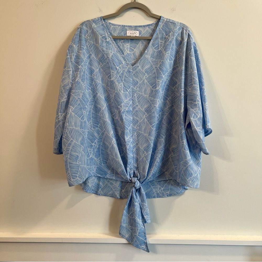 Women’s Mud pie light blue patterned tie front blouse size M/L